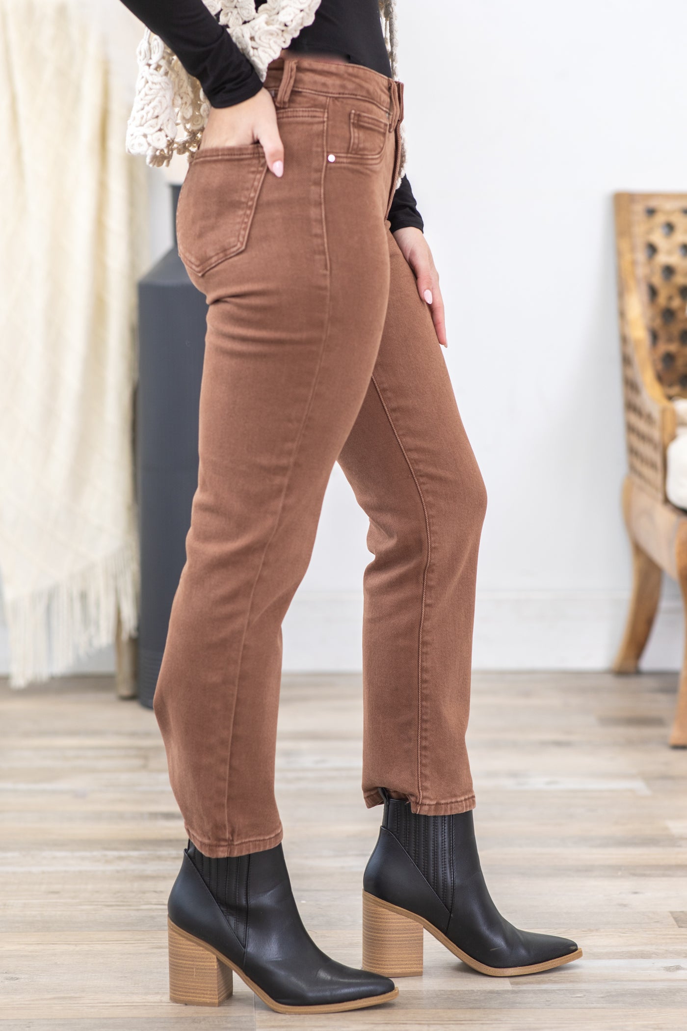 Risen Mid Rise Straight Crop Pants