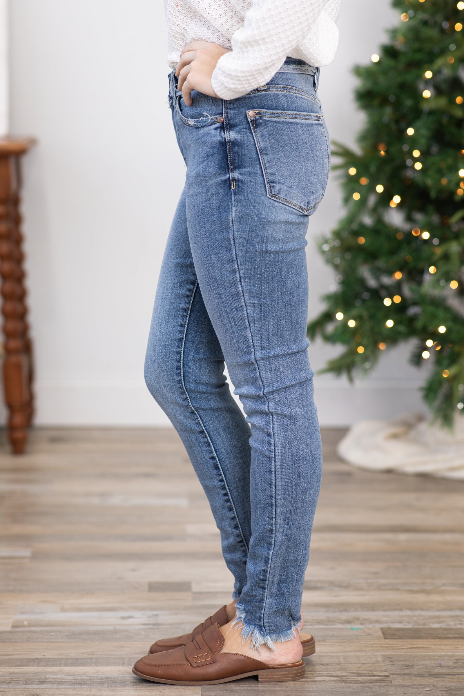 Judy blue hot sale frayed hem jeans