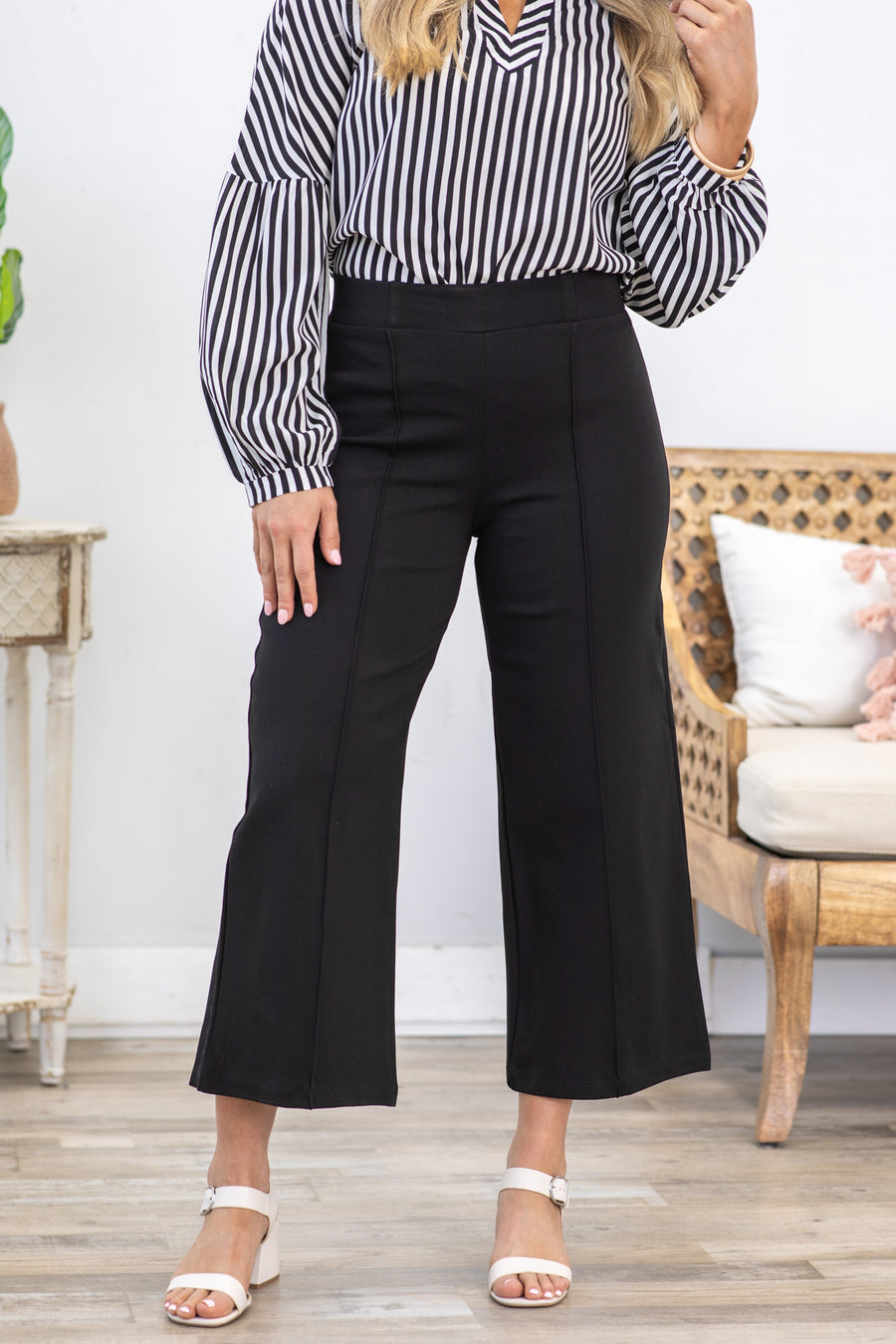Black Wide Leg Cropped Pants With Seam