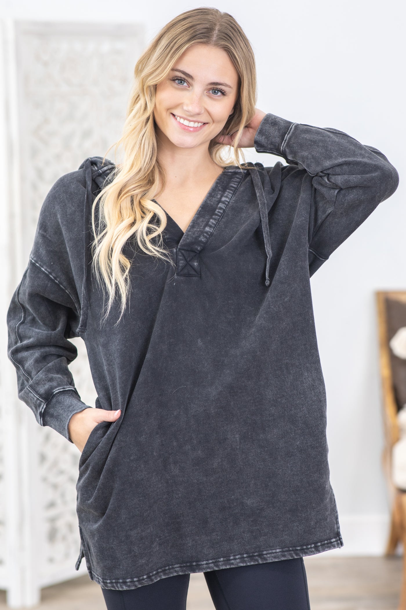 PRE-ORDER Black Longline Mineral-Washed V-Neck Pullover shipping apx 8/30