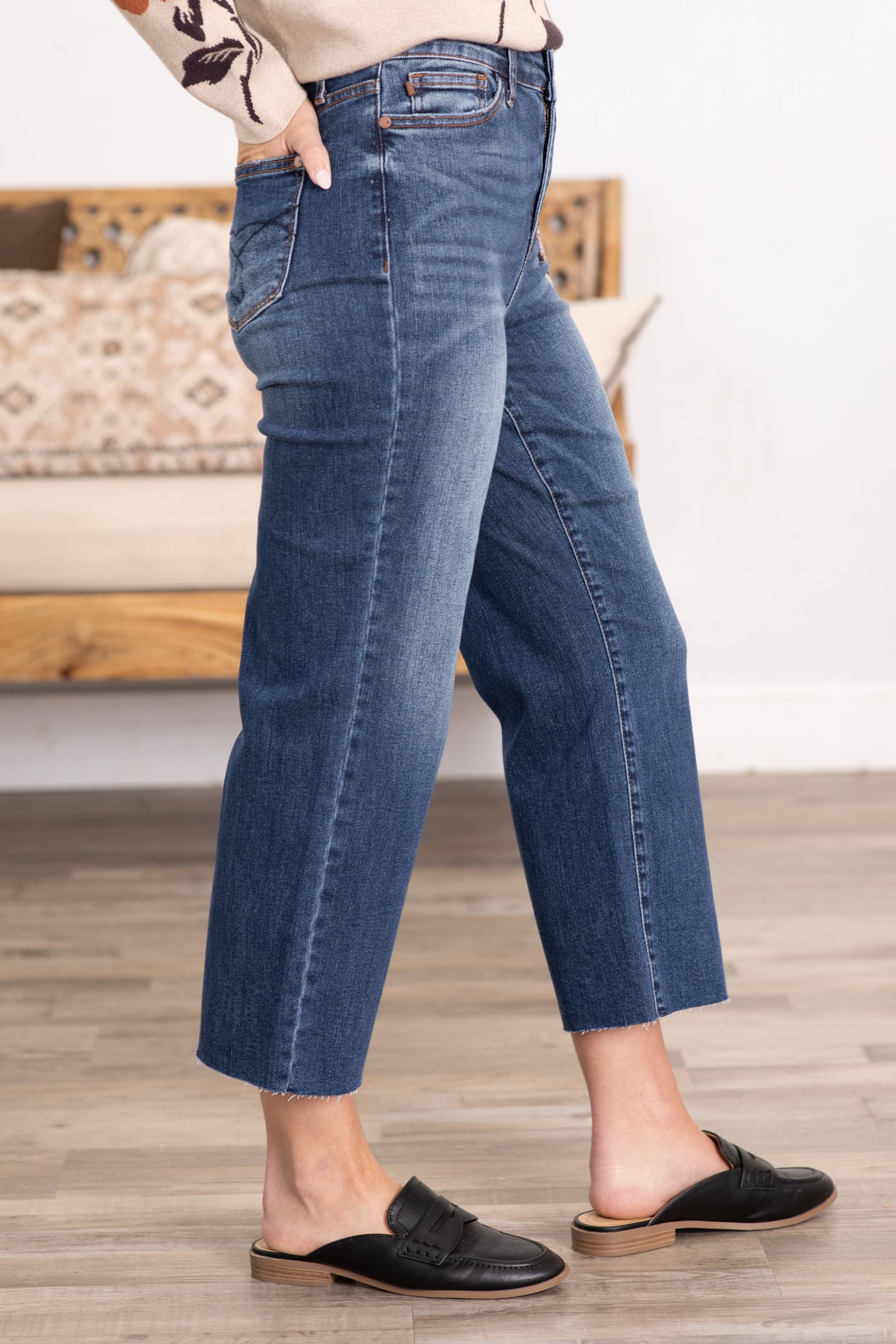 Judy Blue Back Pocket Embroidery Crop Jeans