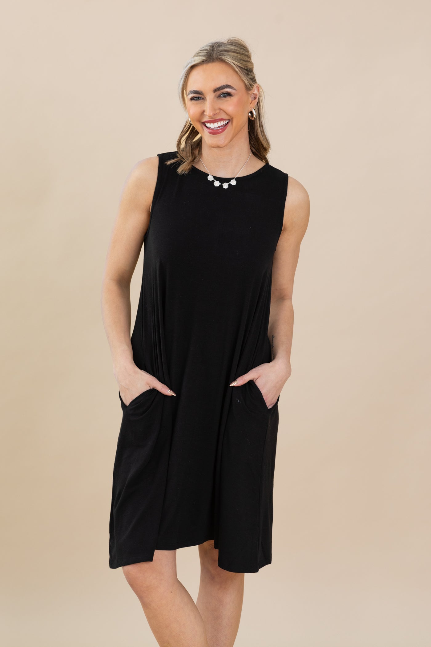 Black Sleeveless Dress With Pockets