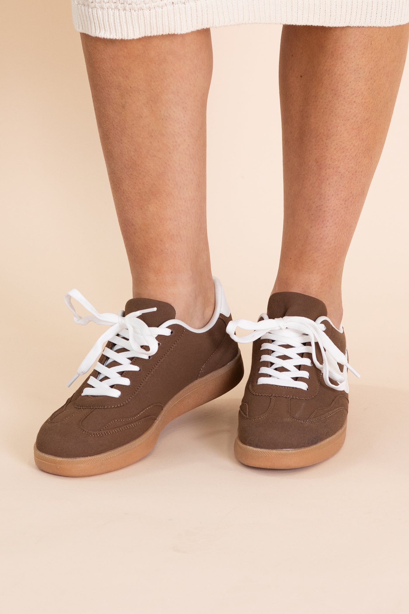 Brown Wavy Stripe Design Low Top Sneaker