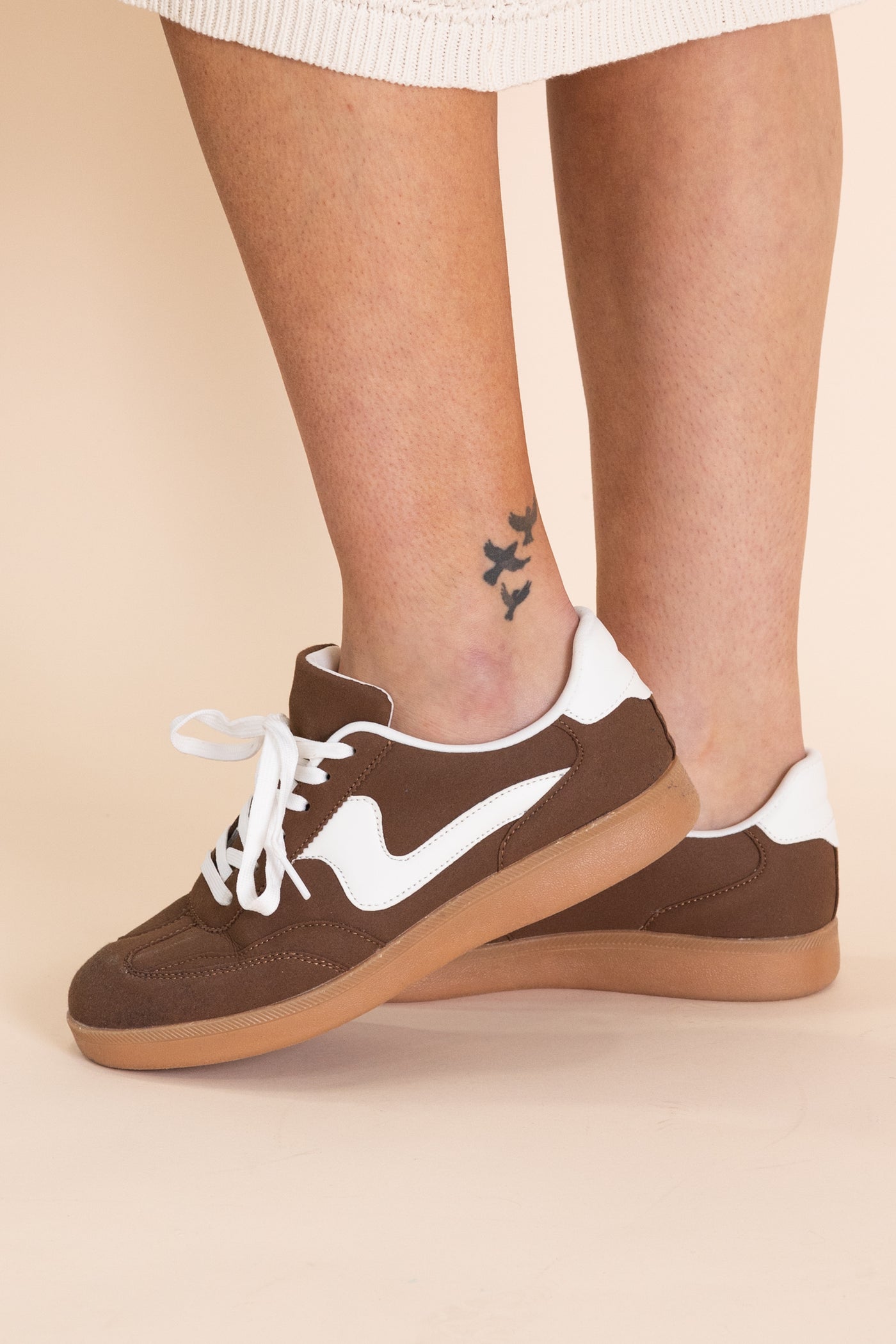 Brown Wavy Stripe Design Low Top Sneaker