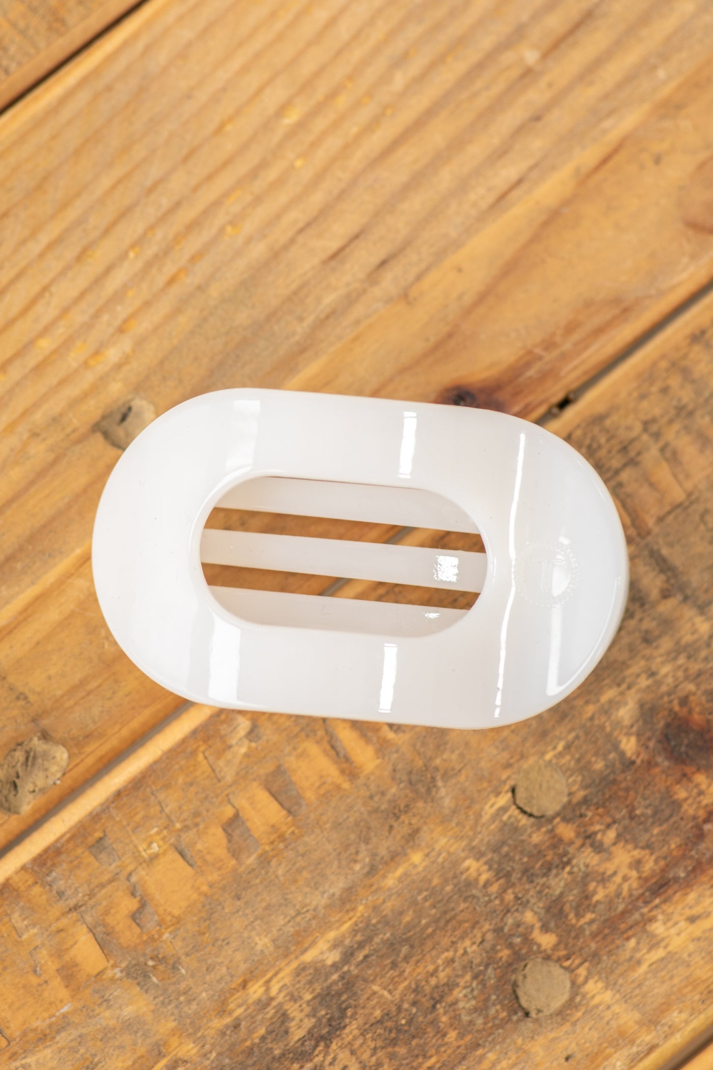 Coconut White Flat Round Clip