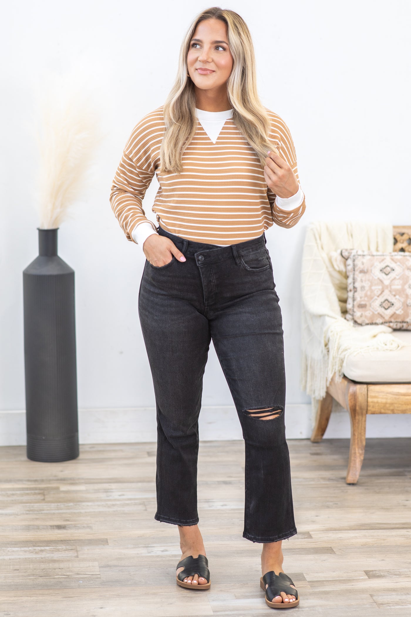 Lovervet Black Distressed Crop Straight Jean