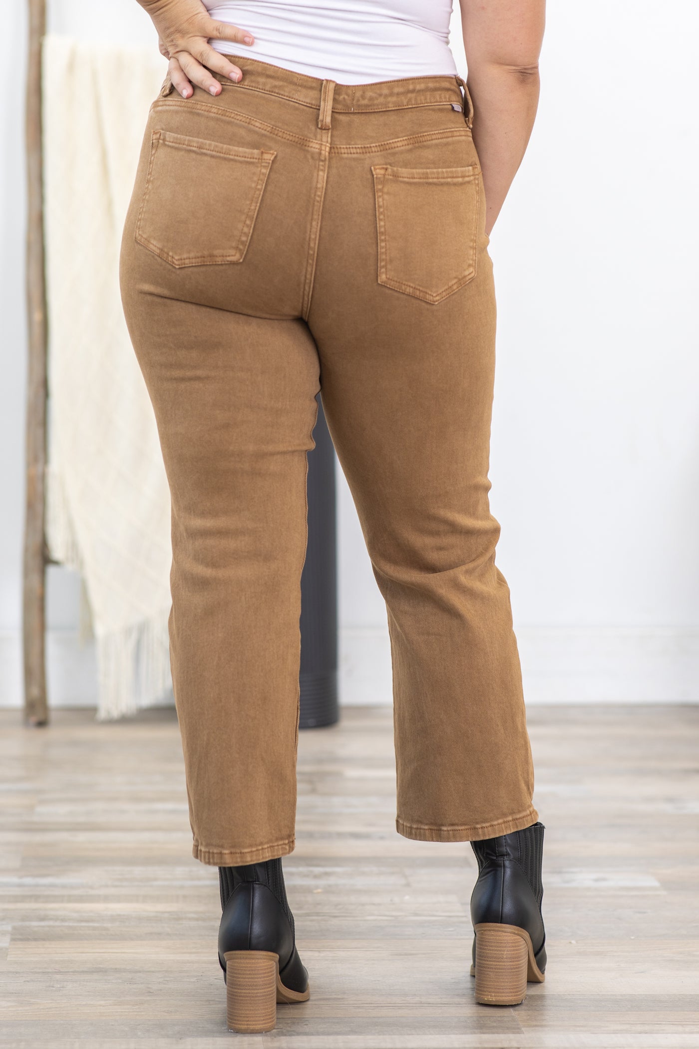 Risen Mid Rise Straight Crop Pants