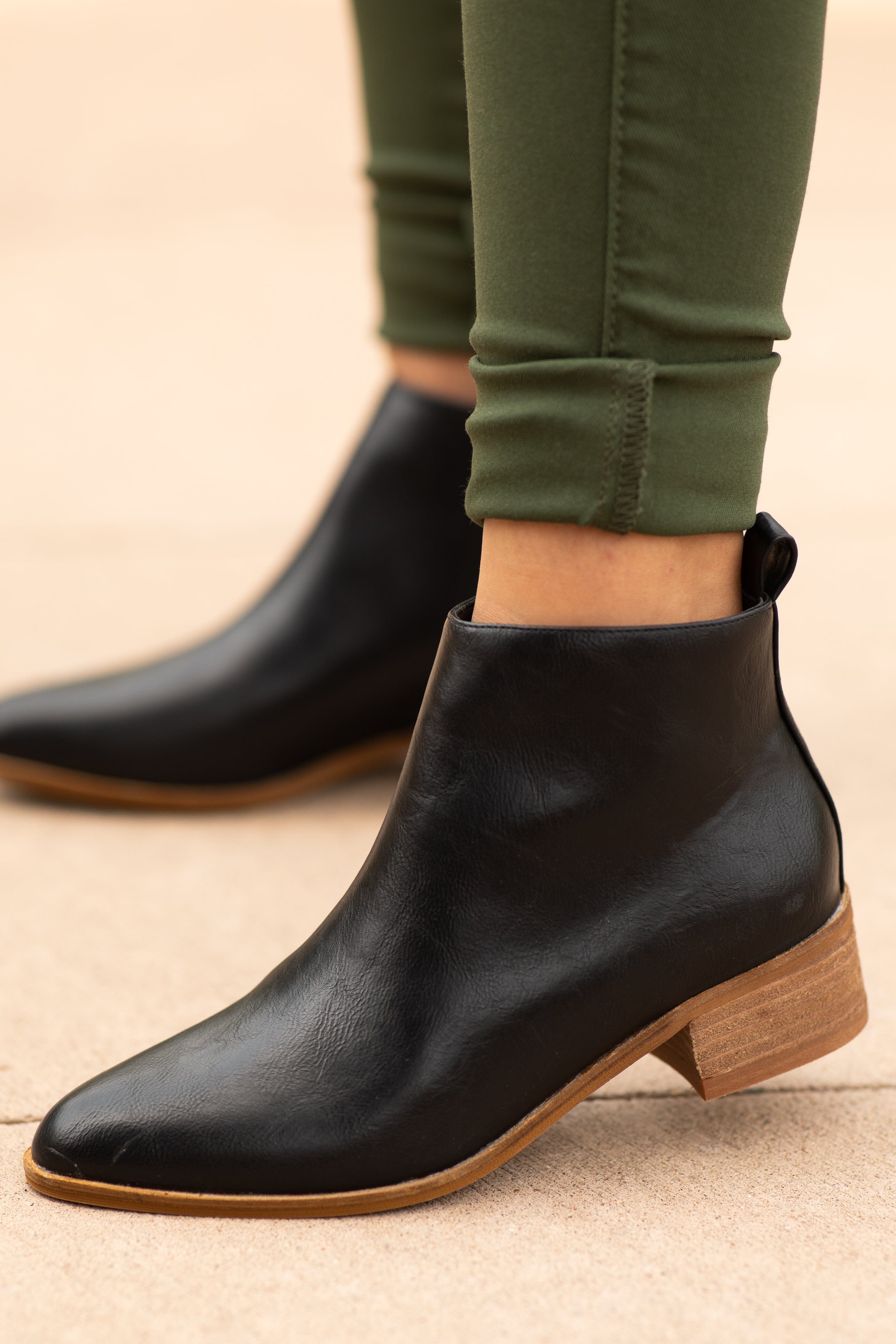 Black pull clearance on ankle boots