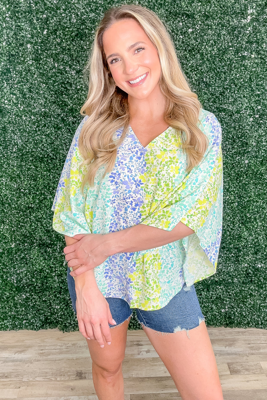 Green Tropical Print V-Neck Woven Top